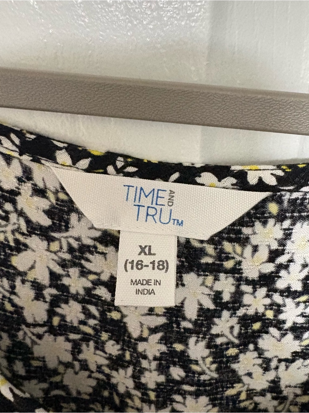 Time and tru XL v neck dress - Picture 4 of 7
